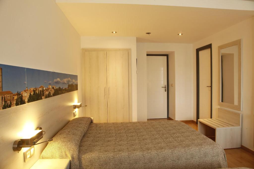 Hotel Canet Castello  D'Empuries Room photo